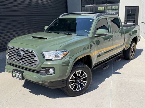 Used 2021 Toyota Tacoma TRD Sport w/ TRD Premium Sport Package AWD/4WD image 2