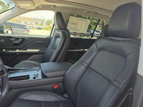 New 2025 Lincoln Aviator 2WD w/ Equipment Group 101A image 17