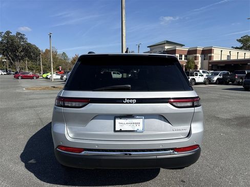 New 2025 Jeep Grand Cherokee Laredo image 4