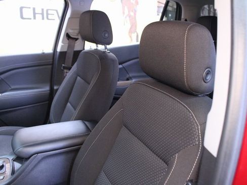 Used 2023 GMC Acadia SLE image 20