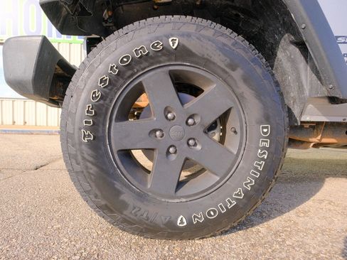 Used 2010 Jeep Wrangler Unlimited Sport image 37