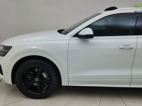 Used 2023 Audi Q8 Premium w/ Convenience Package AWD/4WD image 4