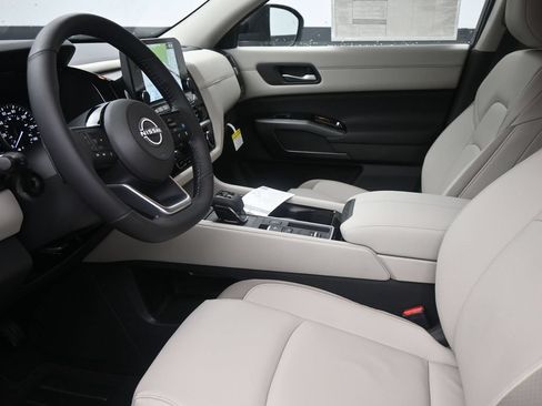 Used 2025 Nissan Pathfinder SL FWD image 15
