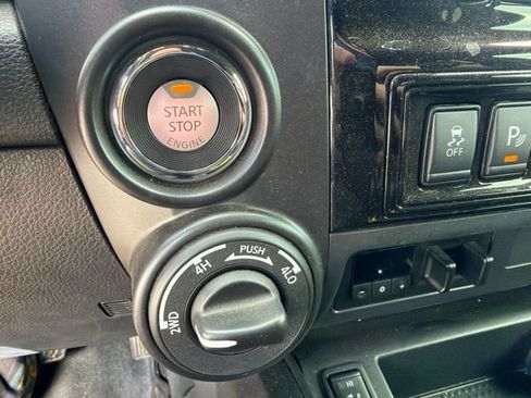Used 2023 Nissan Titan PRO-4X w/ Pro-4x Convenience Package AWD/4WD image 10