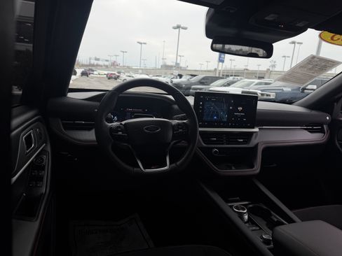 Used 2025 Ford Explorer ST image 31