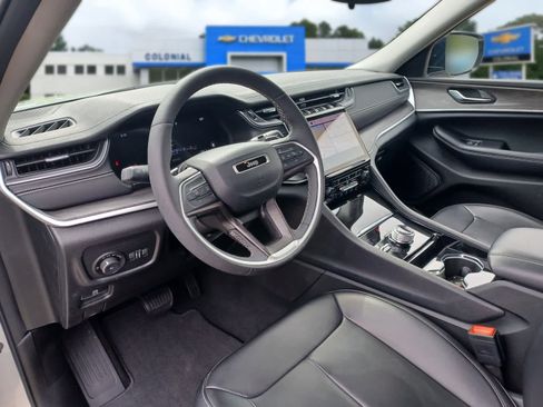 Used 2023 Jeep Grand Cherokee L Limited AWD/4WD image 8