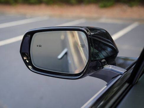 Used 2025 Cadillac Lyriq Luxury image 39