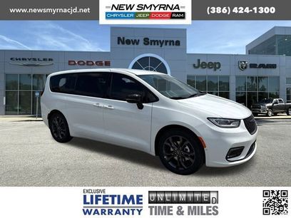 New 2026 Chrysler Pacifica Select