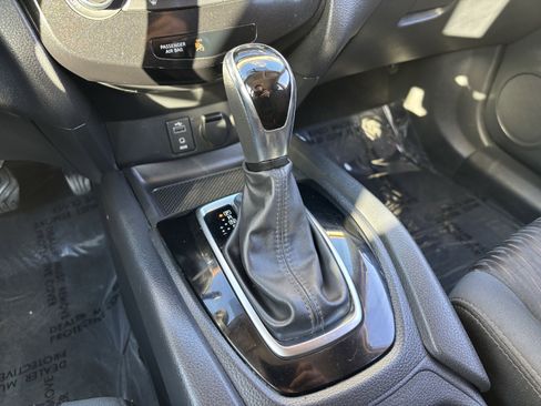 Used 2017 Nissan Rogue S image 32