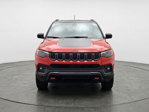 Used 2025 Jeep Compass Trailhawk AWD/4WD image 2