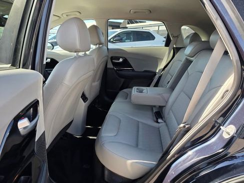 Used 2018 Kia Niro EX image 16