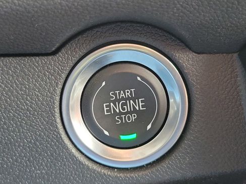 Used 2025 Chevrolet Traverse LT image 29