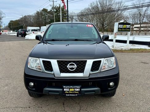Used 2016 Nissan Frontier PRO-4X image 2