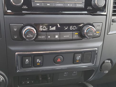 Used 2024 Nissan Titan SV w/ SV Convenience Package image 21