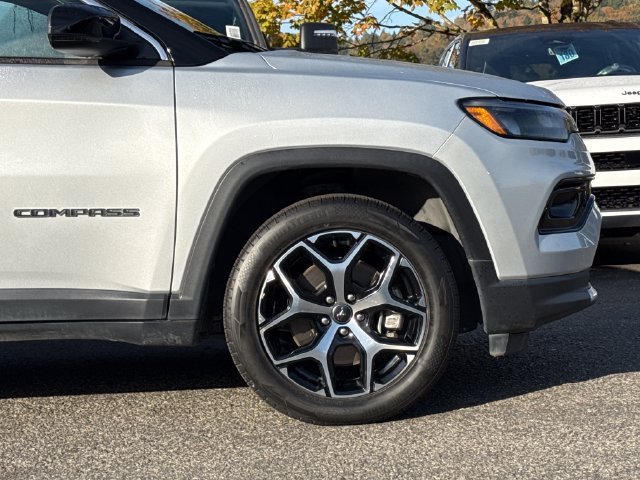 Used 2025 Jeep Compass Limited AWD/4WD image 7