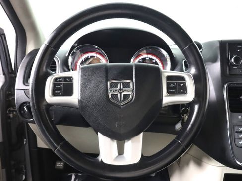 Used 2015 Dodge Grand Caravan American Value Package w/ UConnect Hands-Free Group image 11