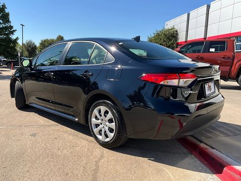 Used 2025 Toyota Corolla LE image 7