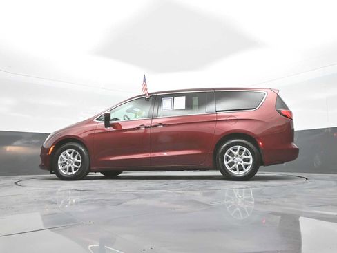 Used 2023 Chrysler Voyager LX FWD image 39