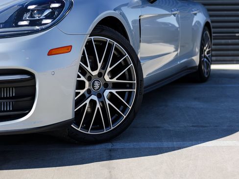 Certified 2022 Porsche Panamera 4 image 12