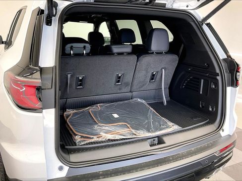 New 2026 GMC Acadia AT4 w/ Luxury Package AWD/4WD image 11