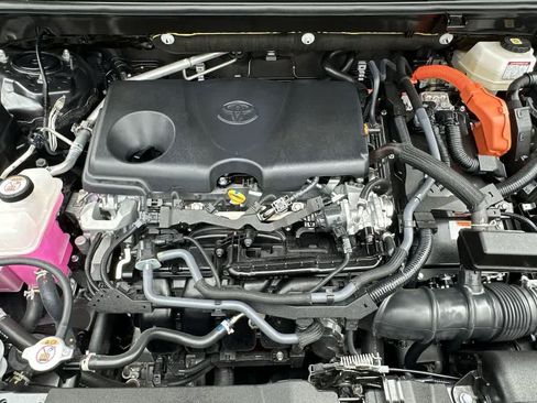 Used 2025 Toyota RAV4 XLE AWD/4WD image 19