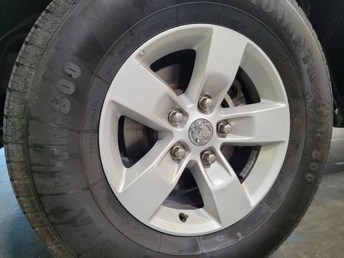 Used 2022 RAM 1500 Classic SLT AWD/4WD image 31