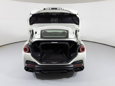 Used 2019 Ferrari Portofino image 12