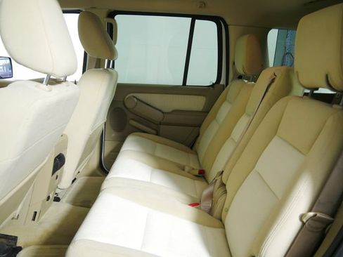Used 2010 Ford Explorer XLT AWD/4WD image 18