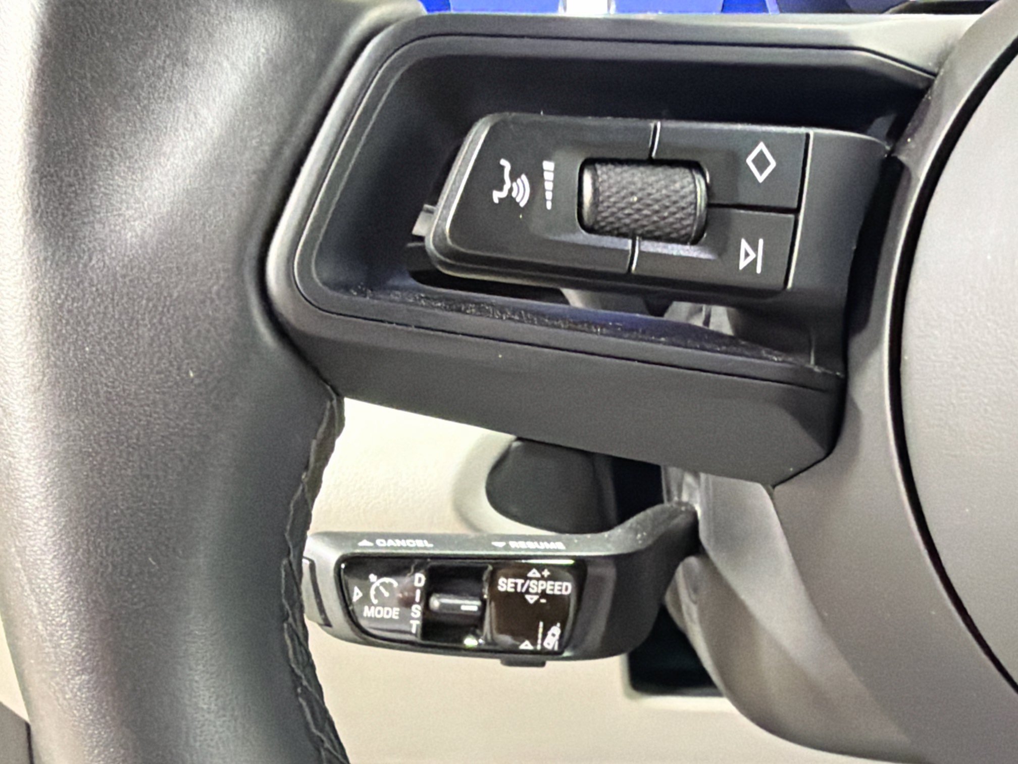 Certified 2026 Porsche Macan 4S Electric AWD/4WD image 37