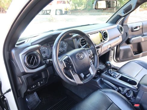 Used 2018 Toyota Tacoma TRD Sport w/ Technology Package image 14