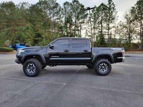 Used 2023 Toyota Tacoma TRD Off-Road image 2