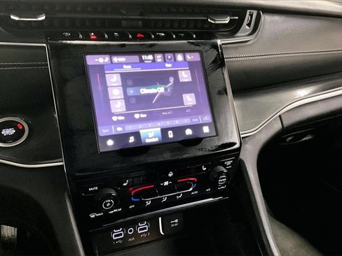 Used 2021 Jeep Grand Cherokee L Laredo image 10