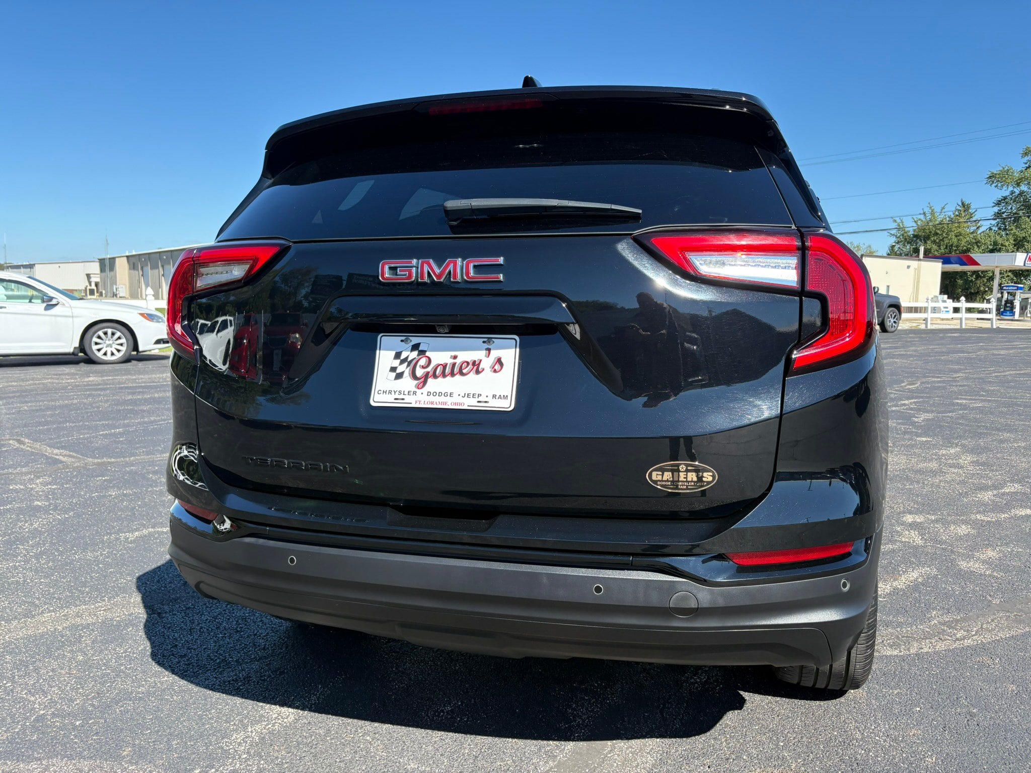 Used 2023 GMC Terrain SLE w/ Driver Convenience Package FWD image 13