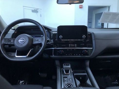 Used 2025 Nissan Pathfinder SV AWD/4WD image 17