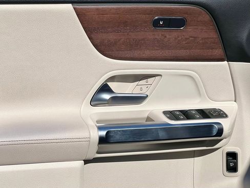 Certified 2022 Mercedes-Benz GLB 250 4MATIC image 33