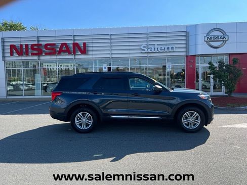 Used 2022 Ford Explorer XLT w/ Equipment Group 202A AWD/4WD image 8