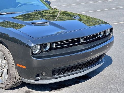 Used 2018 Dodge Challenger SXT image 14