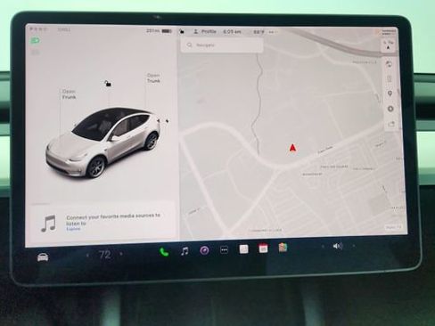 Used 2021 Tesla Model Y Long Range image 45