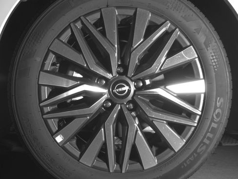 Used 2025 Nissan Altima 2.5 SV FWD image 12