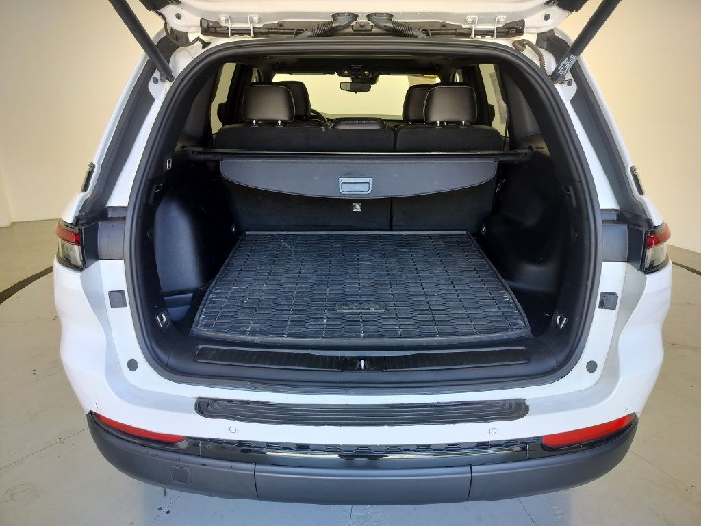 Used 2024 Jeep Grand Cherokee Altitude RWD image 19