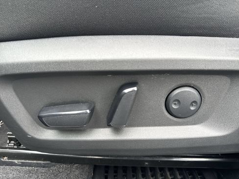 Used 2023 Nissan Rogue SV AWD/4WD image 12