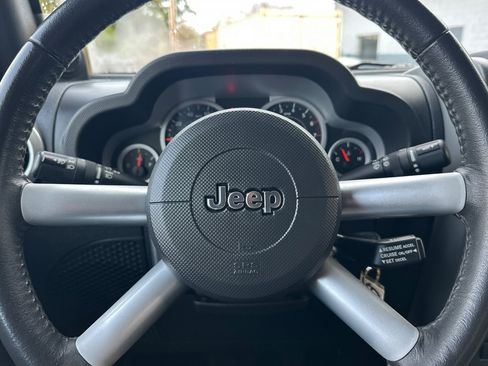 Used 2009 Jeep Wrangler Unlimited Sahara w/ Mopar Chrome Edition Group image 18