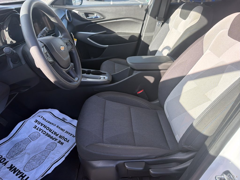 Used 2025 Chevrolet Trax LS FWD image 13