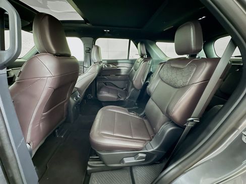 Used 2025 Ford Explorer Platinum w/ LUX Leather Package image 29