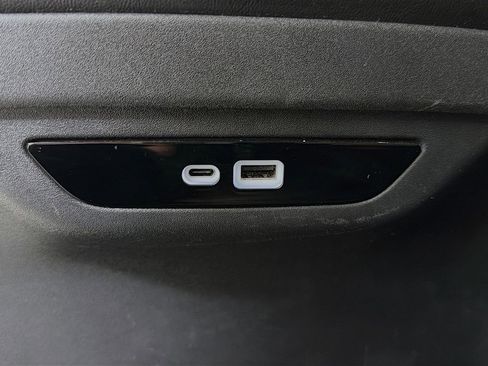 Used 2024 Chrysler Pacifica Touring-L image 28