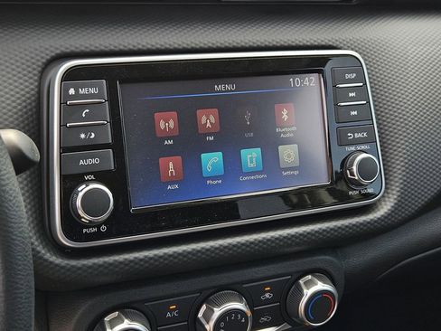 New 2025 Nissan Kicks S image 17