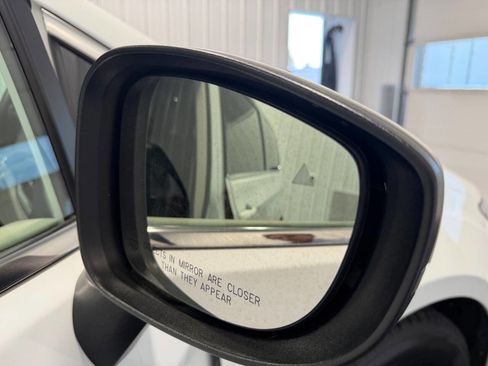 Used 2023 Chrysler Pacifica Touring-L FWD image 17