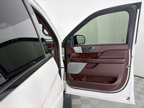 Used 2019 Lincoln Navigator L Black Label w/ Cargo Package AWD/4WD image 31