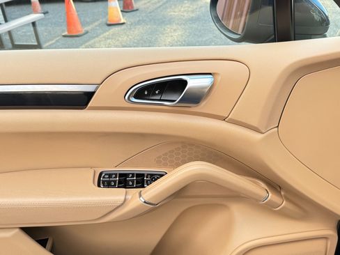 Used 2012 Porsche Cayenne image 19