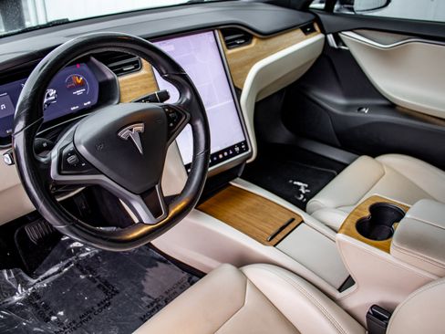 Used 2020 Tesla Model S Long Range Plus image 16